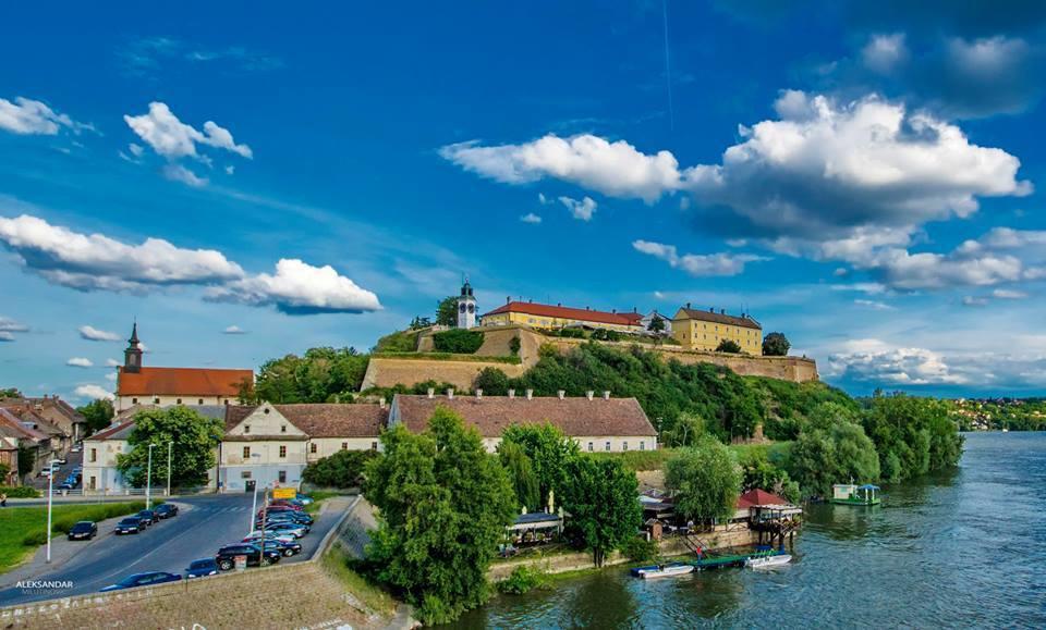 Varad Inn Novi Sad Bagian luar foto
